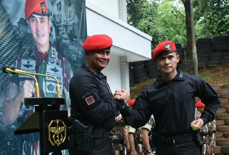 Brevet Anti Teror Disematkan untuk Mayor Jenderal TNI Iwan Setiawan