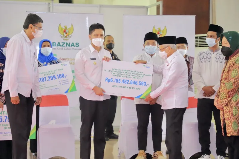 Wagub Emil Terima Bantuan Pembayaran Klaim Rp 6,185 Triliun untuk BPJS