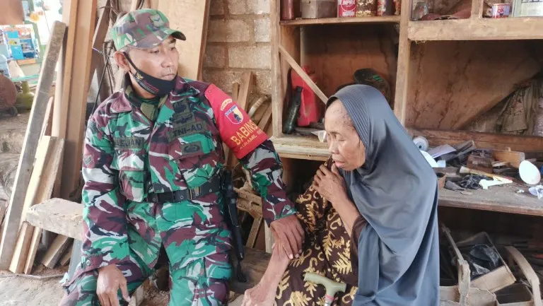 Warga ODGJ Pukuli Ibu Kandung, Babinsa Panceng Bergerak Bijak 