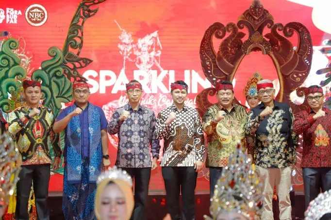 Di Stasiun Gubeng Surabaya, Wagub Emil Pastikan Mudik Sehat dan Nyaman