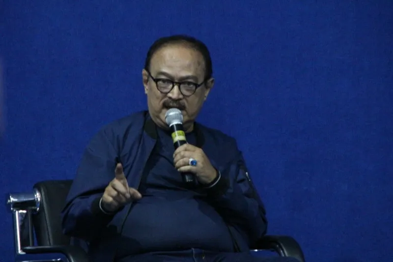 Di Era Digital, Yang Penting Viral, Bersama Eros Djarot di STIKOSA-AWS