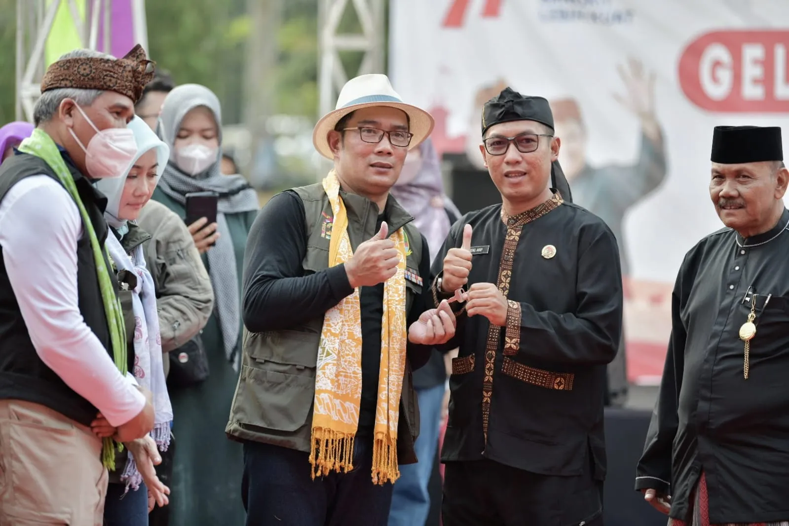Empat Desa Naik Kelas, Gubernur Ridwan Kamil Serahkan Empat Maskara