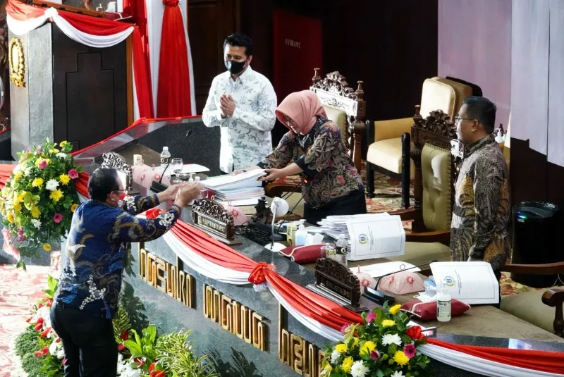 Emil: Raperda Penanaman Modal Penting Sebagai Payung Hukum PMTB Jatim