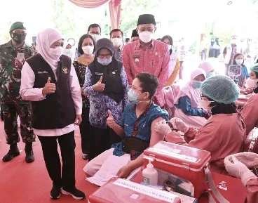 Gubernur Khofifah Ajak Anak-Anak Berani Divaksin