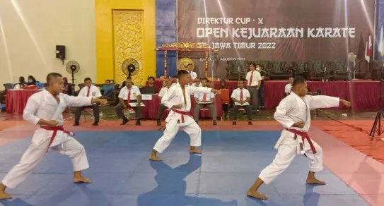 Tim Karate Pasmar 2 Raih Juara Umum