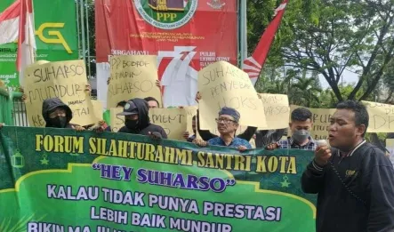 FOSSKOT Tuntut Suharso Manoarfa Mundur 