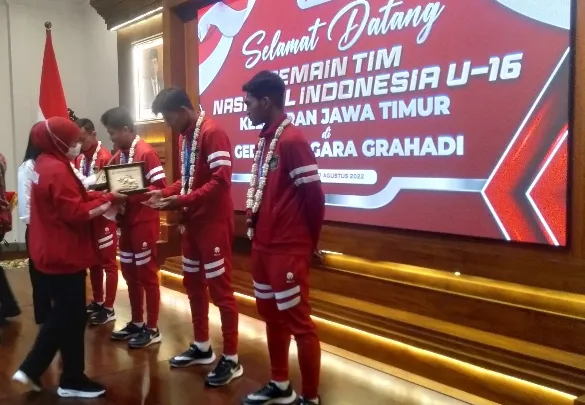 Gubernur Khofifah Jamu Timnas U 16 di Gedung Negara Grahadi 