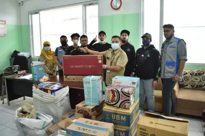 Peduli Lansia, YIMS Salurkan Bansos ke Panti Jompo Griya Wreda