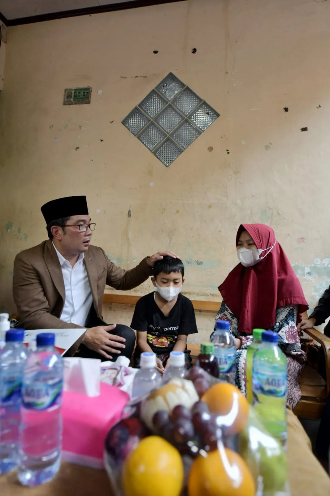 Gubernur Ridwan Kamil Kunjungi Korban Kecelakaan Truk di Bekasi