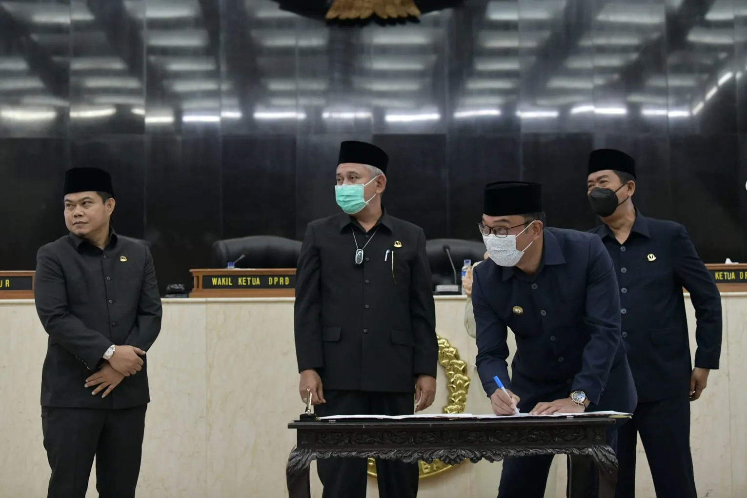 Ridwan Kamil Tandatangani Perubahan KUA dan PPAS Anggaran 2022