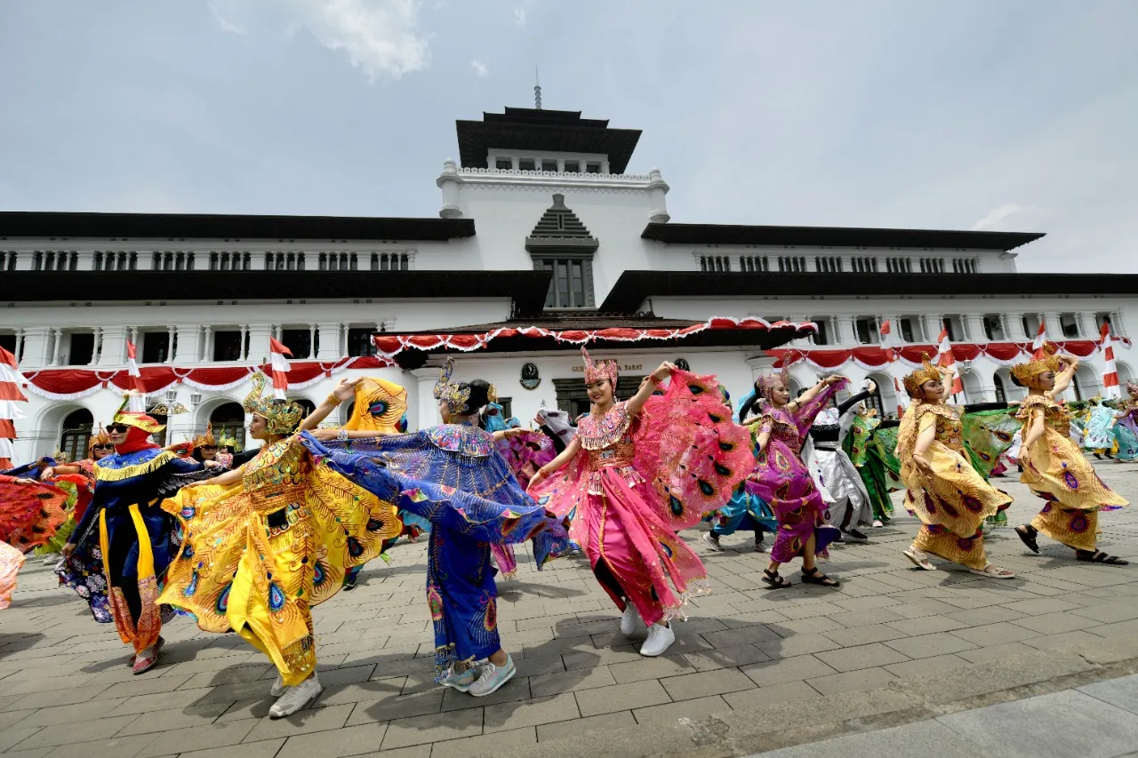 Jadi Warisan Budaya Indonesia, Tari Merak Digelar di Gedung Sate