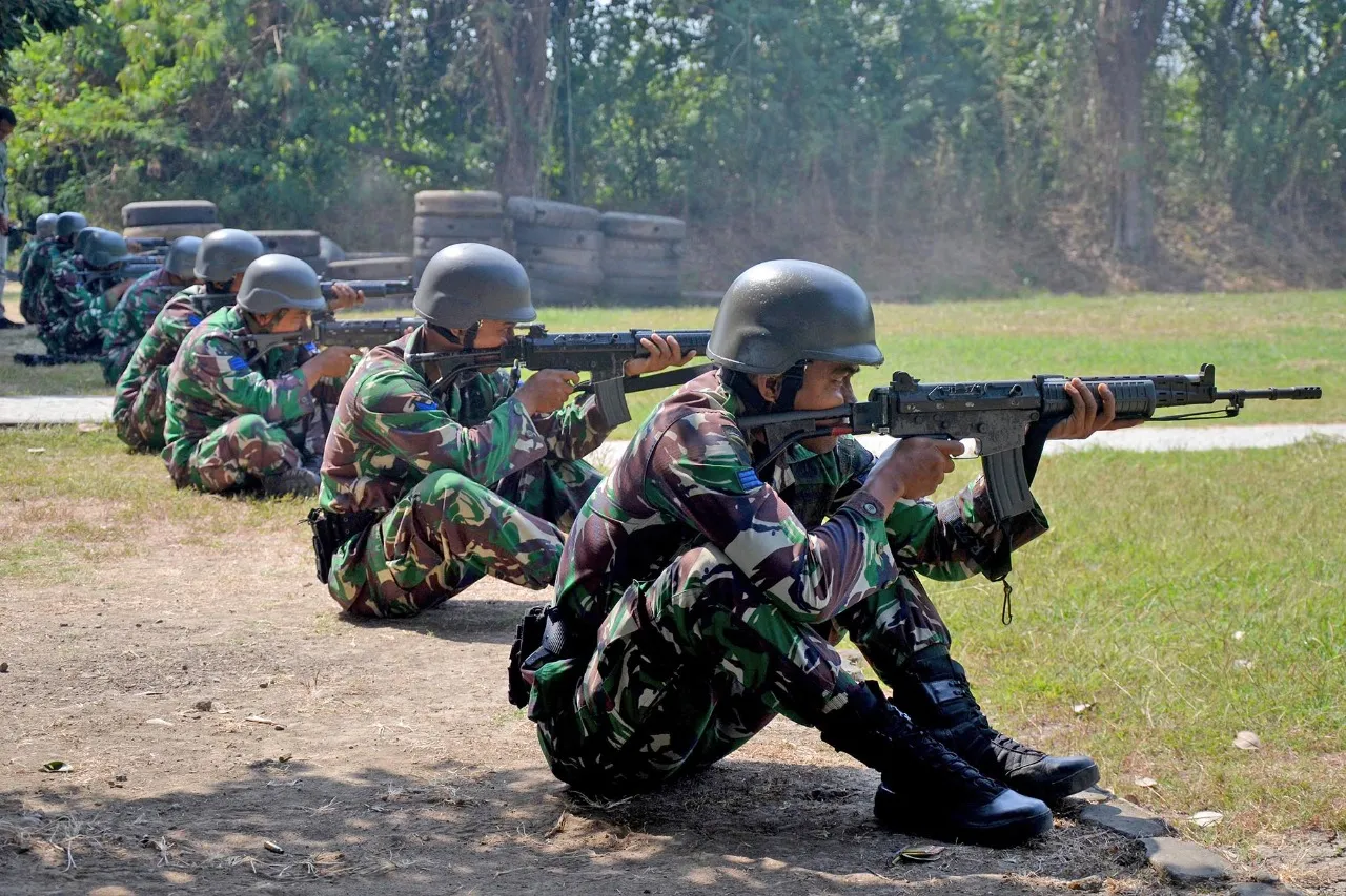 Prajurit Yonif 1 Marinir dan Taruna AAL Latihan Bersama 