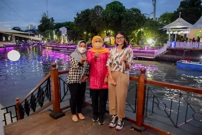 Khofifah Ajak Disabilitas Peserta Job Fair Nikmati Cantiknya Grahadi