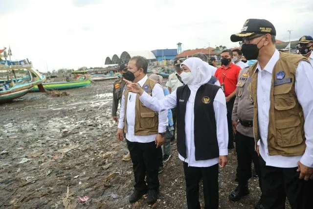 Gubernur Khofifah Blusukan Salurkan Program Perlindungan Sosial 