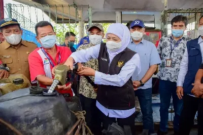 Gubernur Khofifah Pastikan Stok Solar dan Distribusi Aman