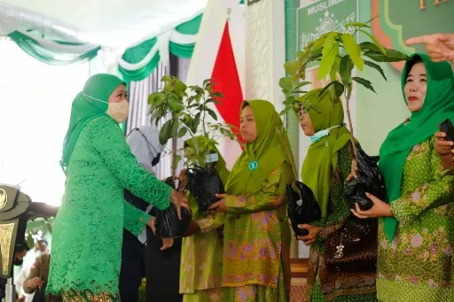 Khofifah Ajak Muslimat NU Sedekah Oksigen Melalui Gerakan Tandur