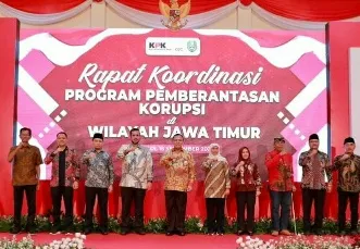 Khofifah Kukuhkan Forum Penyuluh Anti Korupsi Jatim Periode 2022-2024
