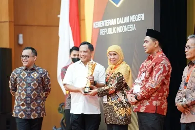 Samsat 4.0 dan Eko-Tren Jatim, Sabet Penghargaan IGA Award Kemendagri