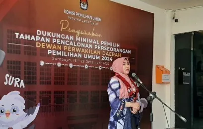 Ning Lia Resmi Daftar ke KPU Jatim