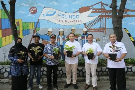 PDS Hijaukan Kawasan Pemukiman Sekitar Pelabuhan Tanjung Perak