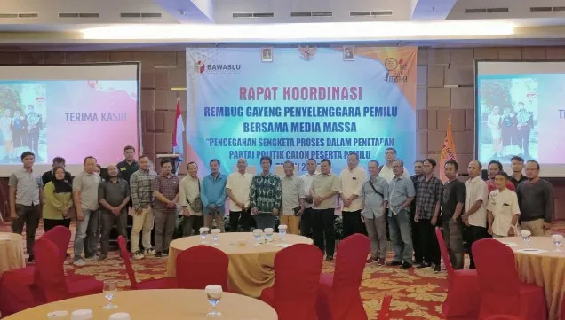 Media Massa Sebagai Guru Politik, Juga Sumber Kegaduhan Publik