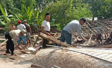 Rumah Milik Janda Renta di Madiun, Ambyar Saat Turun Hujan