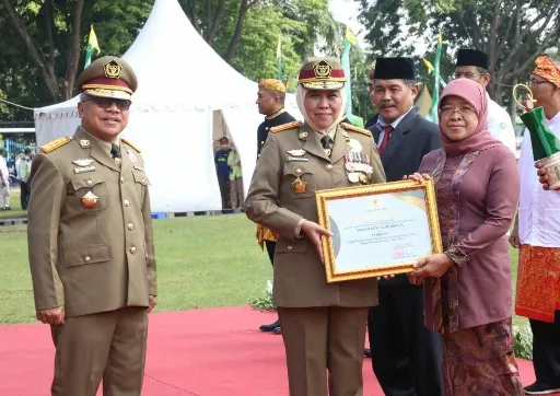 Gubernur Khofifah Ajak Perusahaan Perhatikan Kesehatan Pekerja
