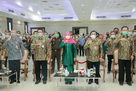 Gubernur Khofifah Ajak Masyarakat Tak Berobat ke LN, Cukup ke Jatim