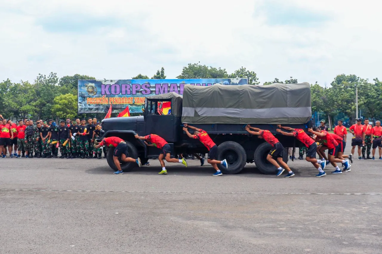 Prajurit Yonif 1 Mar Meriahkan Peringatan HUT Ke-60 Brigif 2 Marinir