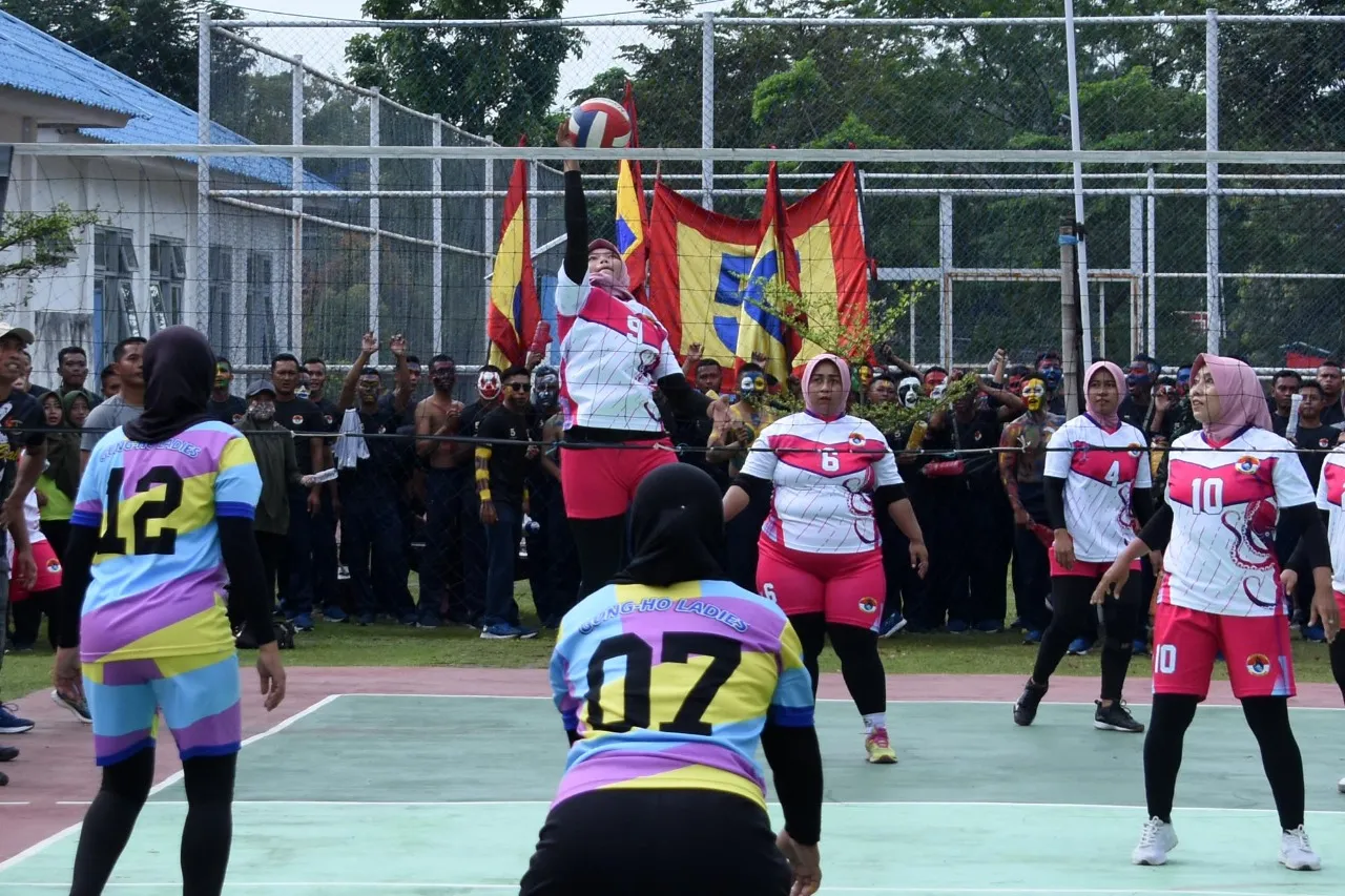 Atlet Voli Putri Yonif 5 Mar Berhasil Raih Juara Pertama 