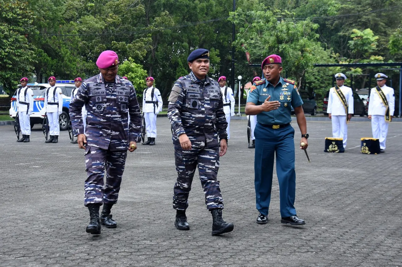 Kasal Kunjungi Sarang Petarung Brigif 2 Marinir