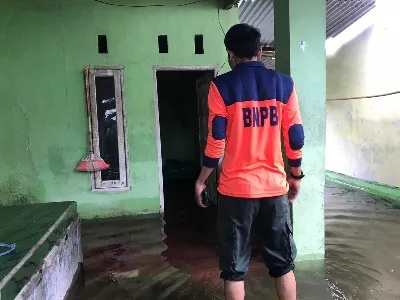 Seorang Anak Menjadi Korban Banjir di Lombok Barat
