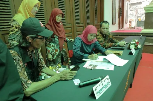 KPU Gelar Coklit di Kediaman Gubernur Khofifah