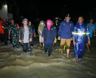Gubernur Khofifah Minta Cek Saluran, Penampungan Air dan Tanggul