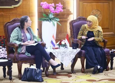 Gubernur Khofifah dan Utusan Belanda Bahas Peluang Kerjasama 