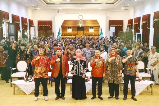 Gubernur Khofifah Beri Apresiasi Seniman dan Pemelihara Cagar Budaya