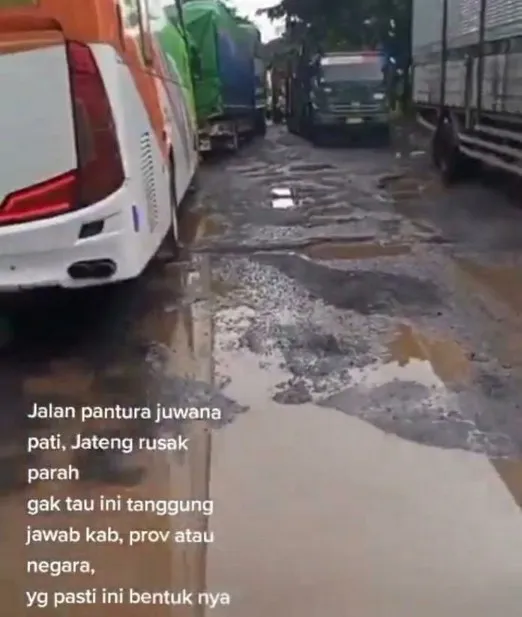 Jalanan Jateng Rusak Gubernurnya Sibuk Jogging