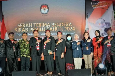 Estafet Kirab Pemilu Tahun 2024 Tiba di Jatim, Disambut Tarian Reog