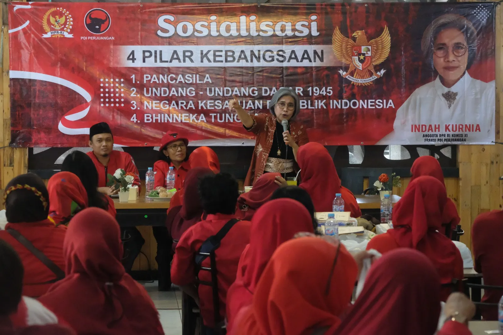 Indah Kurnia Lakukan Sosialisasi 4 Pilar Kebangsaan di Gununganyar