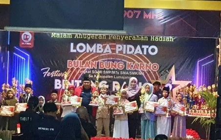 Radio Semeru Lumajang Gelar Malam Anugrah Lomba Pidato, Bintang Radio