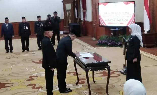Gubernur Khofifah Lantik 6 Pejabat Eselon II Pemprov Jatim