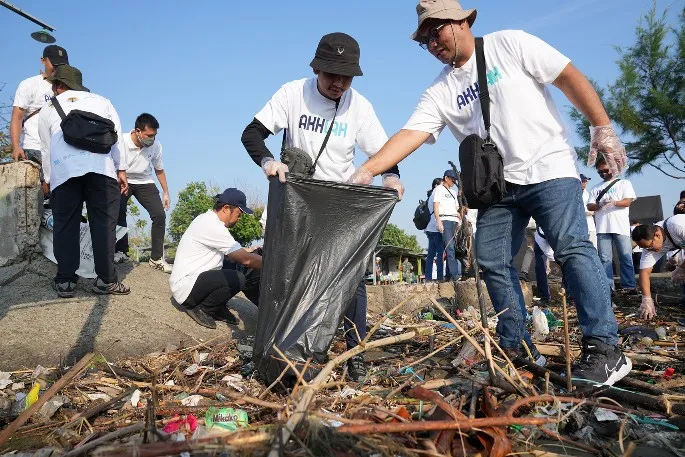 Aksi Bersih Pantai, Pelindo Kumpulkan 1,7 Ton Sampah