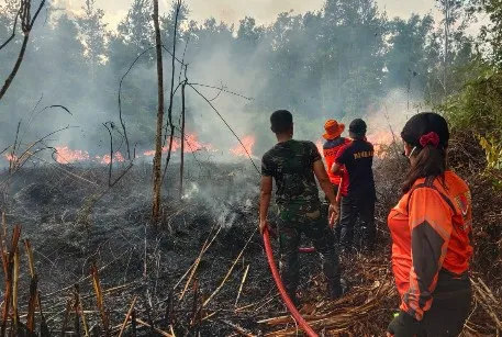 Petugas Gabungan Berjibaku, Padamkan 26 Hektar Lahan Terbakar
