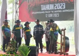 Pangdam Brawijaya Dampingi Panglima TNI Resmikan Kejuaraan Pacu Kuda