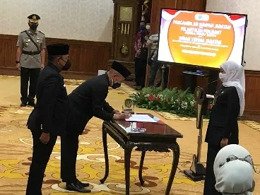 Gubernur Khofifah Lantik Wahid Wahyudi Jadi Pj Sekdaprov 