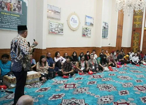 70 Agamawan Muda Lintas Agama Kunjungi Masjid Al Akbar Surabaya