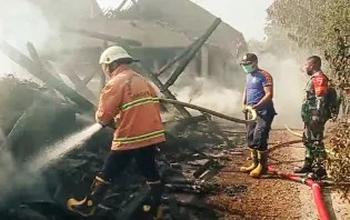 Anak Kecil Main Api, Gudang Kayu Berubah Jadi Arang