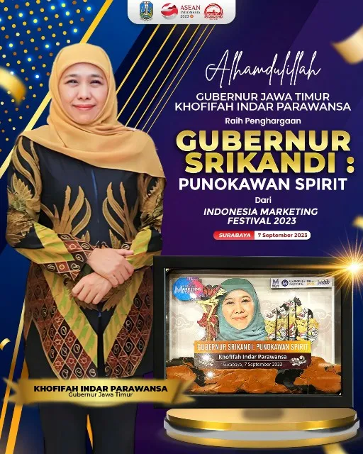 Gubernur Khofifah Raih Penghargaan Srikandi Punokawan Spirit