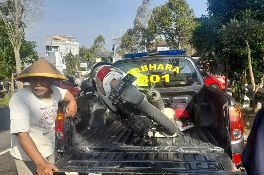 Usai Piknik Pemotor Tabrak Minibus, 1 Tewas 3 Luka
