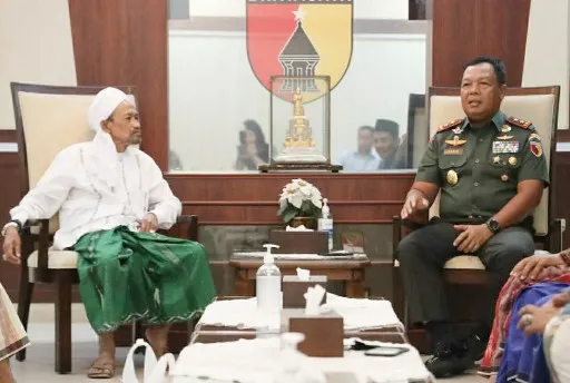 Pangdam Mayjen TNI Farid Pantau Langsung Pertandingan Persebaya-Arema
